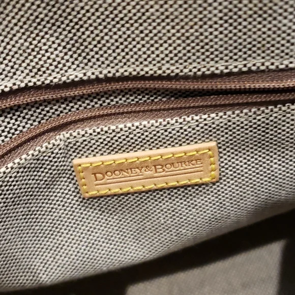 ❣️💫MARK DOWN💫❣️Dooney & Bourke Bag - Picture 6 of 11